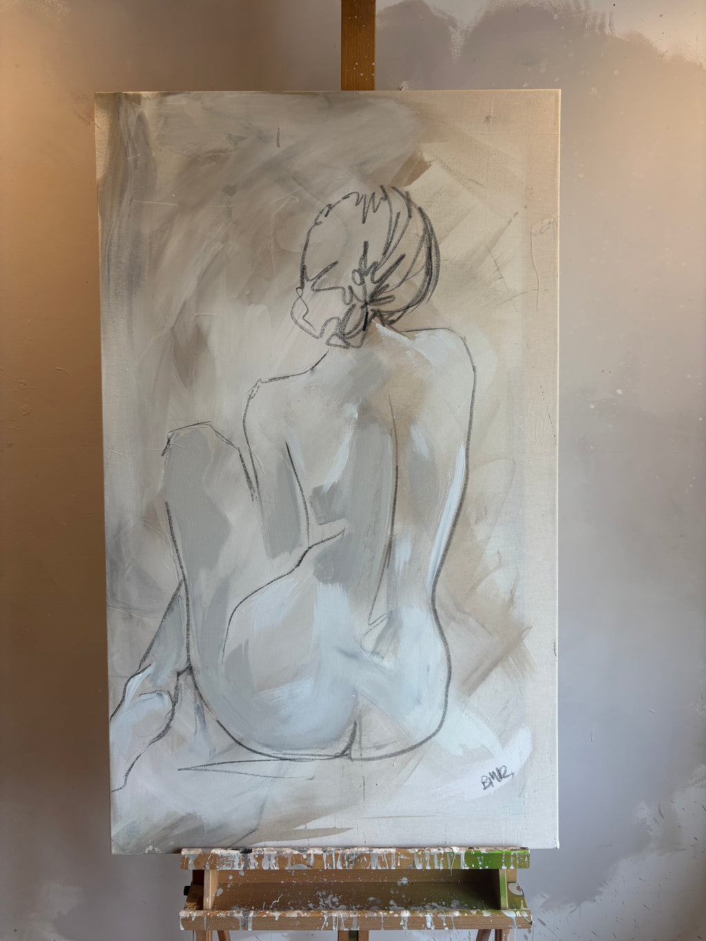 Abstract painting of a nude figure on an easel with a blurred background. neutral minimalist sensual figure paintingNeutral contemporary abstract large figurative painting.
Bespoke artwork
Commissioned artwork
Custom Artwork
Custom painting for home
Hand painted wall art
Large original paintings for living room
Large statement artwork
Bespoke abstract art
Bespoke art for interiors
Original paintings for living room
Original art for interiors
Custom artwork for interior designers
Luxury wall art for interior