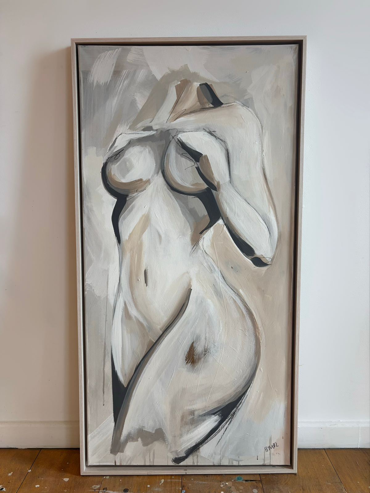 Abstract painting of a nude figure on a plain wallNeutral contemporary abstract large figurative painting.
Bespoke artwork
Commissioned artwork
Custom Artwork
Custom painting for home
Hand painted wall art
Large original paintings for living room
Large statement artwork
Bespoke abstract art
Bespoke art for interiors
Original paintings for living room
Original art for interiors
Custom artwork for interior designers
Luxury wall art for interiors
Artwork for interior Designers
